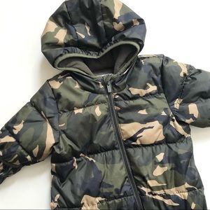 Old Navy Camo Hooded Frost-Free Snowsuit for Baby